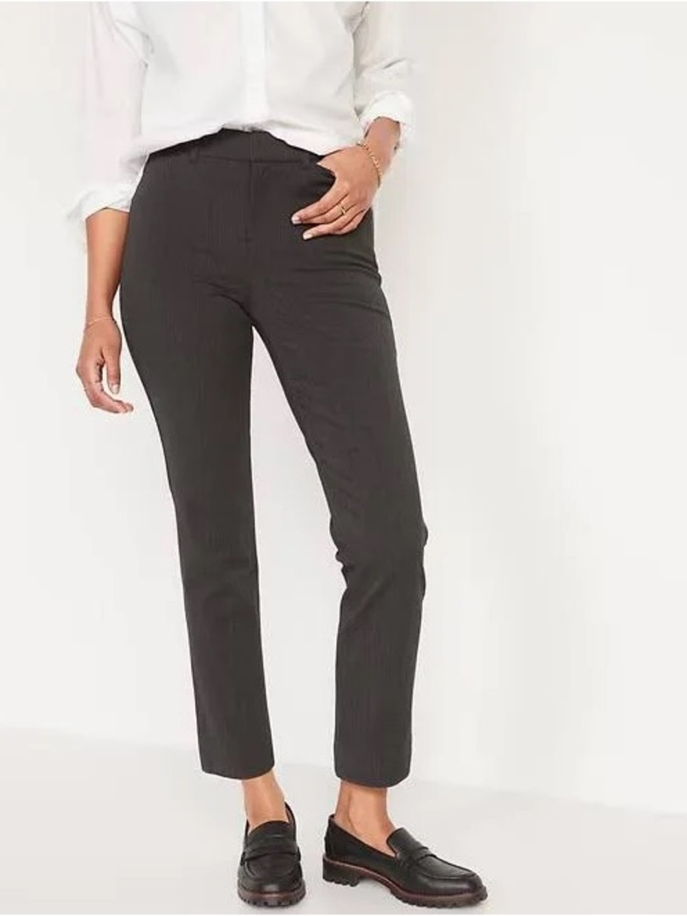 Old Navy Women's Cropped Straight-Leg Pants in Charcoal